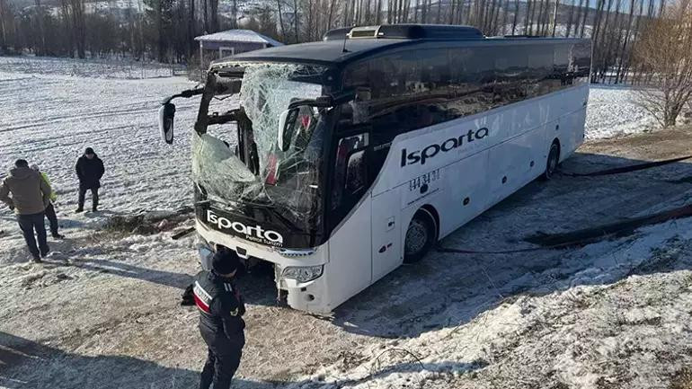 Isparta Petrol Turizmin aracı  Afyon’da kaza yaptı: 1 ölü, 25 yaralı