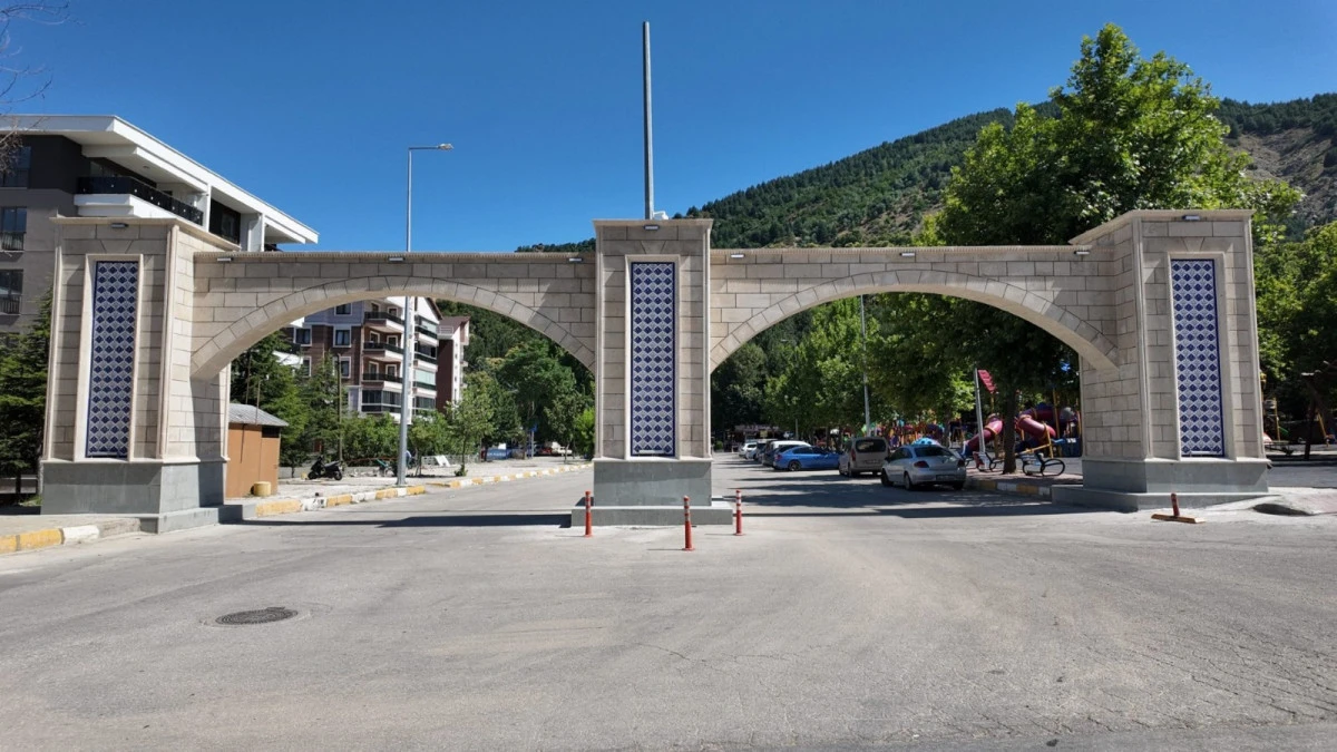Ayazmana Mesireliği giriş takı yenilendi