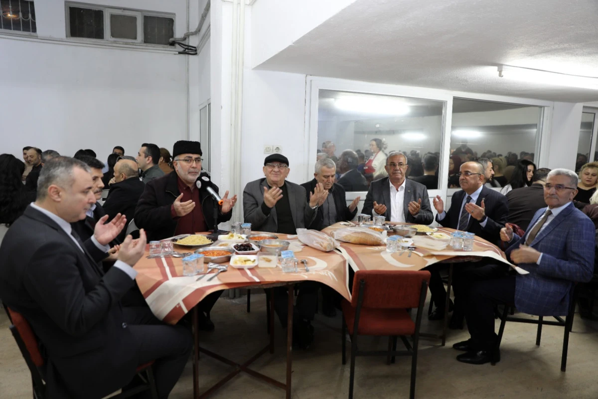 Başkan Tural: Sadece ticaretin değil, ahiliğin,  d&uuml;r&uuml;stl&uuml;ğ&uuml;n ve toplumsal dayanışmanın da temsilcileriyiz