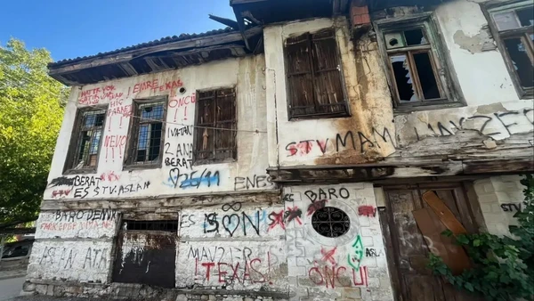 &Ccedil;ocukların Yanı Başında Metruk Tehlikesi