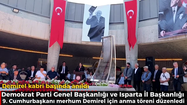 Demirel kabri başında anıldı