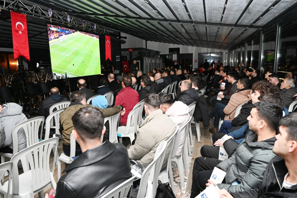 Galatasaray&rsquo;ın Avrupa zaferini birlikte izlediler