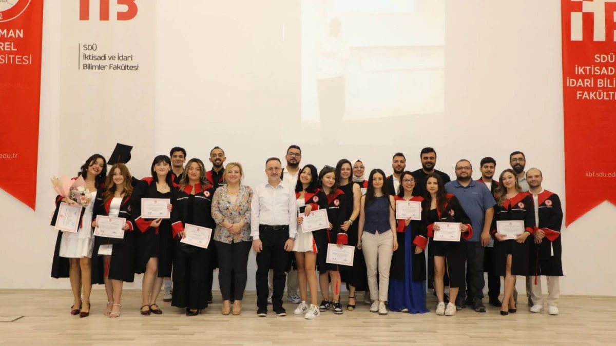 İngilizce İşletme Bölümü İlk Mezunlarını Verdi