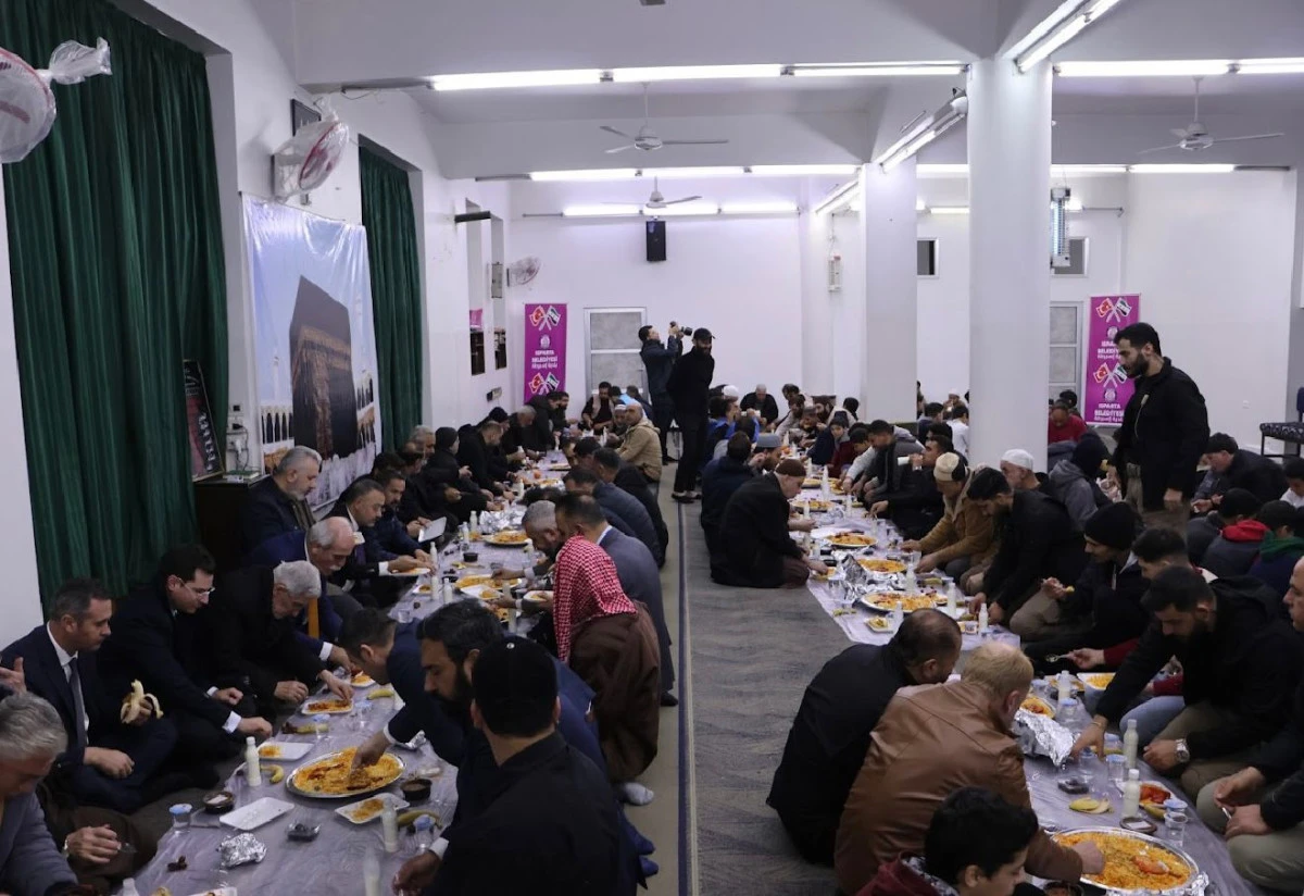 Isparta Belediyesi, Suriye&rsquo;nin başkenti Şam&rsquo;da iftar verdi 