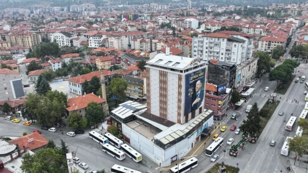 K&uuml;lt&uuml;r Sitesi esnafı Iyaşpark Otel&rsquo;e taşınacak
