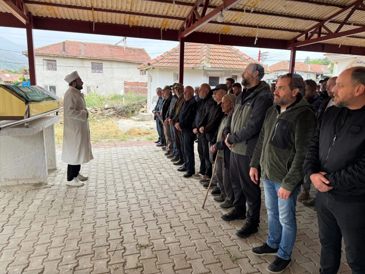 Meslektaşımız Hasan Kuzgun’un annesi son yolculuğuna uğurlandı