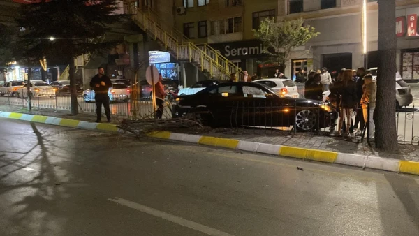 Otomobil orta ref&uuml;je &ccedil;ıktı