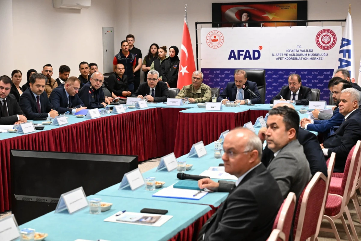 Vali Erin: “Afetlere karşı sürekli hazır olmalı, kurumsal sorumluluğumuzu yerine getirmeliyiz”